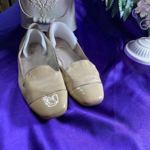 📌Tahari Caroline Tan Leather Ballerina - Flats